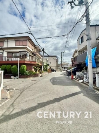 北側幅員約6.5mの前面道路です☆
※42条1項1号道路(公道)
前面道路含む現地写真